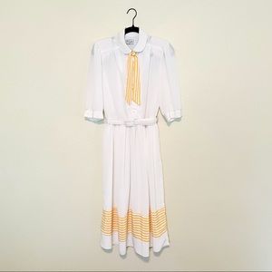 Vintage White Dress w/Yellow Stripe Detail 🐣